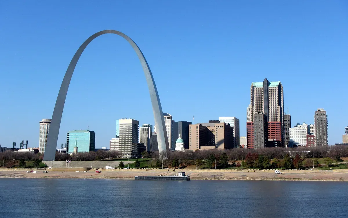The St. Louis skyline and Gateway Arch across the Mississippi River, viewed from the Illinois side